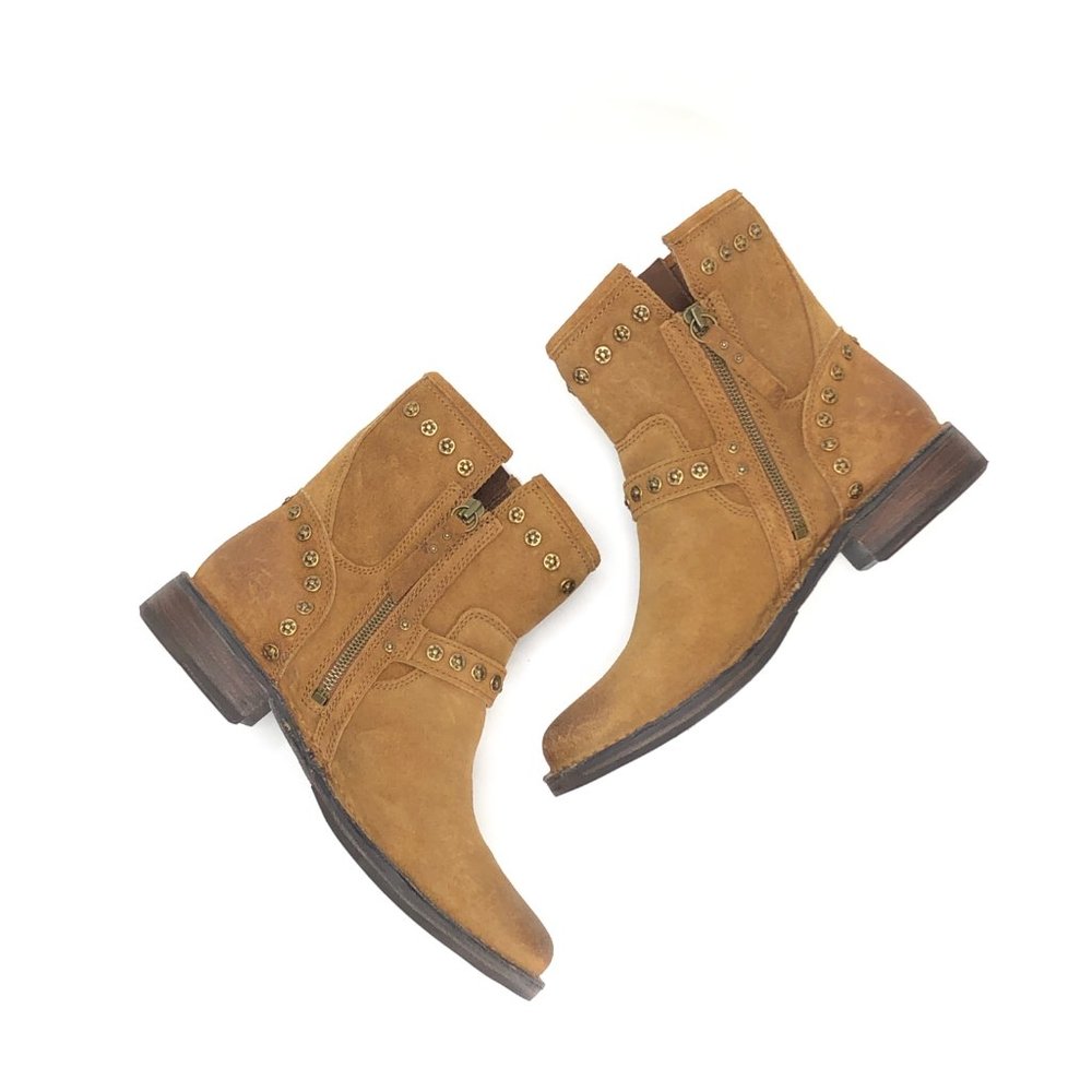 NWOB UGG Fabrizia Sheepskin Studs Boot #963 - Picture 6 of 8